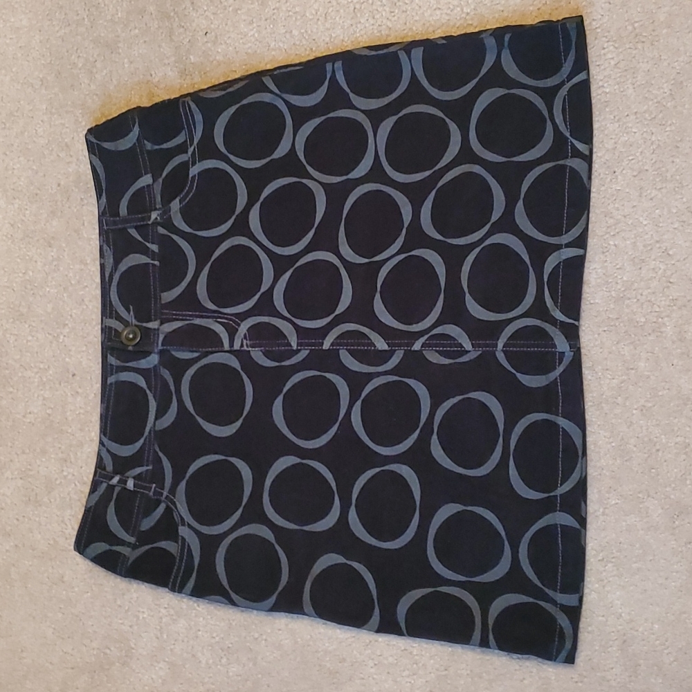 Aventura organic cotton black & gray geometric design mini skirt in a size 8